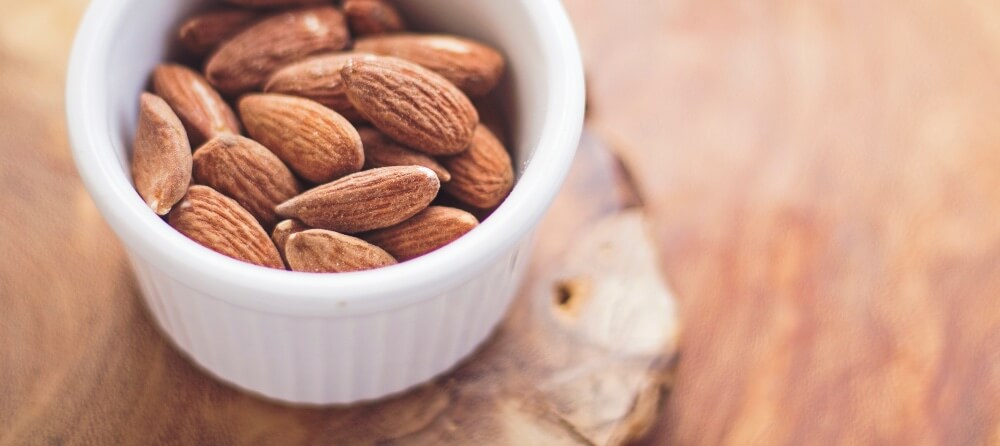 un bol d'amandes